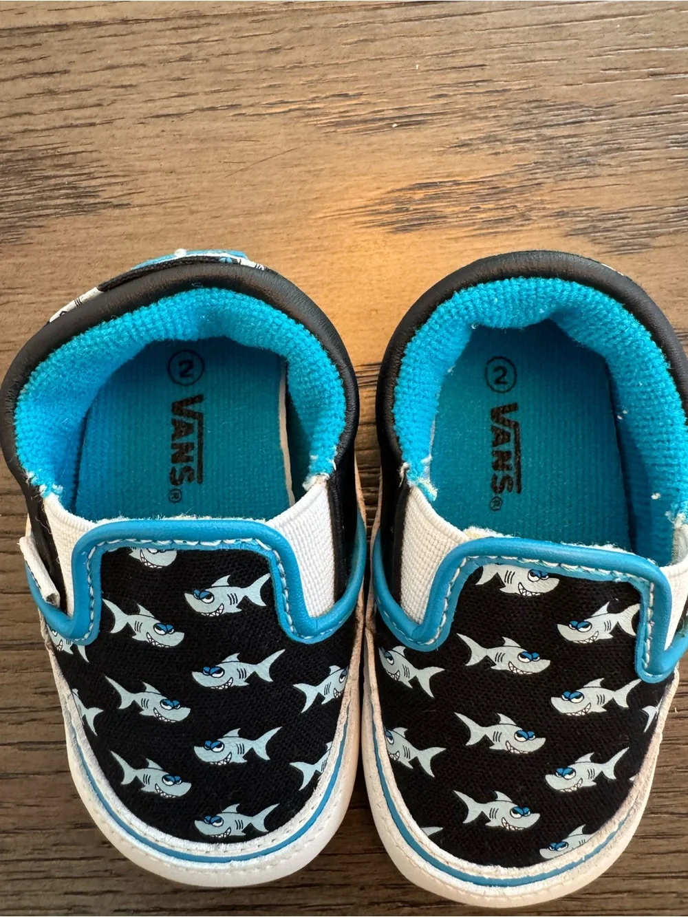 Vans Baby Shark-Print Slip-On Shoes - Black & Blue